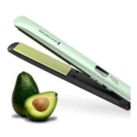 Plancha para cabello Remington color verde menta con placas verdes, junto a un aguacate entero y cortado.