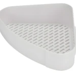 Estante de ducha esquinero blanco de plástico con ranuras de drenaje para organizar artículos de baño.