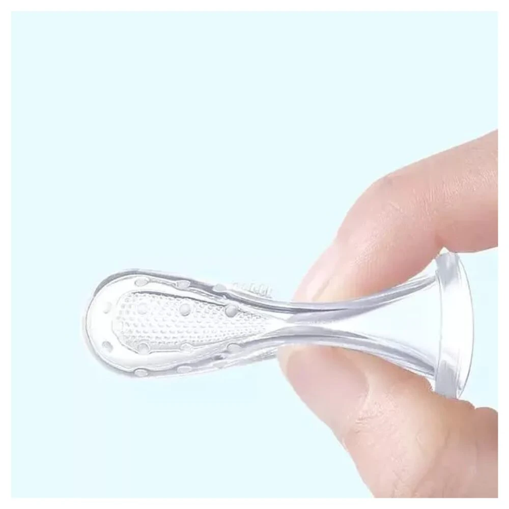 Cepillo de dedo transparente para bebé con textura suave para limpieza de encías y dientes.