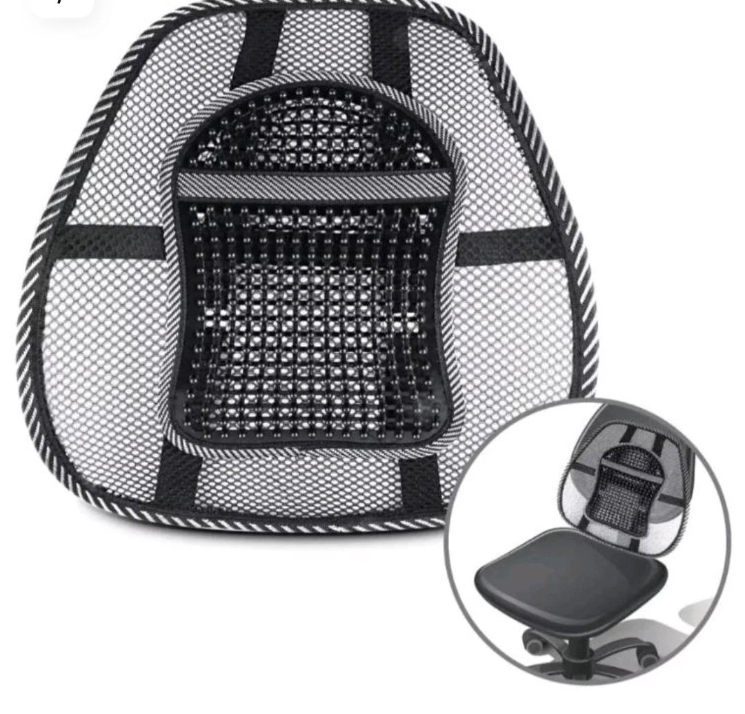 Cojín lumbar de malla transpirable negro para silla de oficina, con soporte ergonómico.