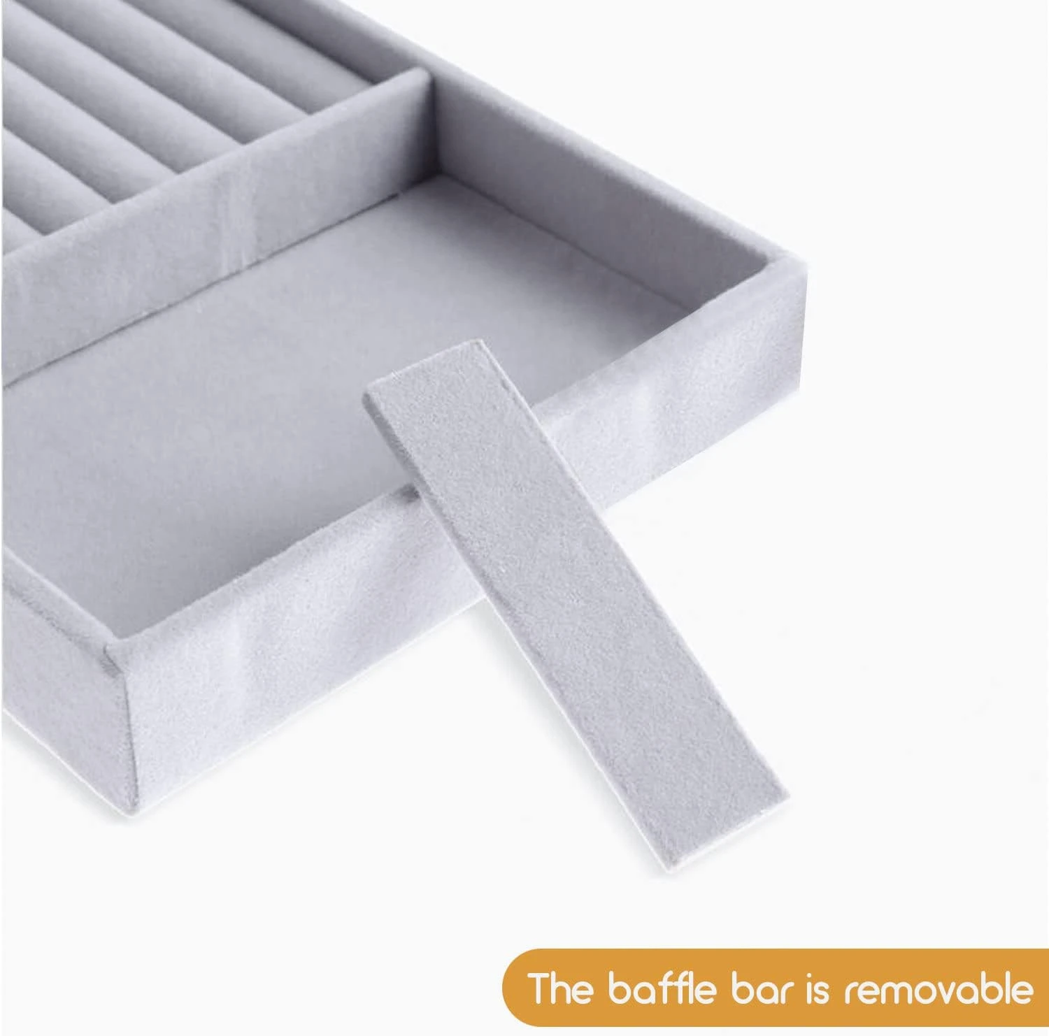 Organizador de joyas gris de terciopelo con divisor extraíble para anillos.