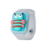 Manilla repelente con diseño de abeja azul y rayas, ideal para niños.