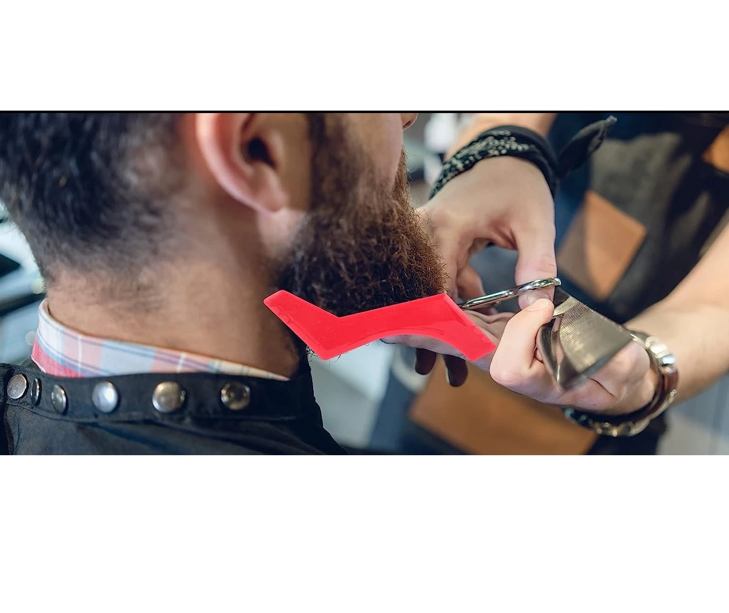 Peine guía rojo para dar forma a la barba con tijeras, accesorio para barbería.
