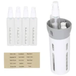 Dispensador de líquidos con 4 divisiones, incluye botellas pequeñas y etiquetas para viaje.