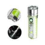 Mini linterna verde multifuncional con 6 modos, luz LED, entrada USB y detalle de uso en motor.