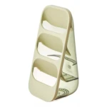 Organizador de cubiertos de diseño inclinado color crema con tres compartimentos escalonados y base transparente con drenaje para cocina.