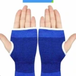 Muñequeras elásticas azules para soporte de muñeca y artritis, diseño sin dedos con borde blanco.