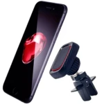 Soporte magnético negro con textura carbono y borde rojo para rejilla de ventilación de automóvil, mostrando un celular encendido junto a él.