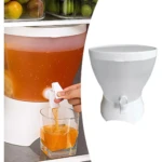Dispensador de bebidas blanco transparente vertiendo jugo en vaso, ideal para refrigerador.