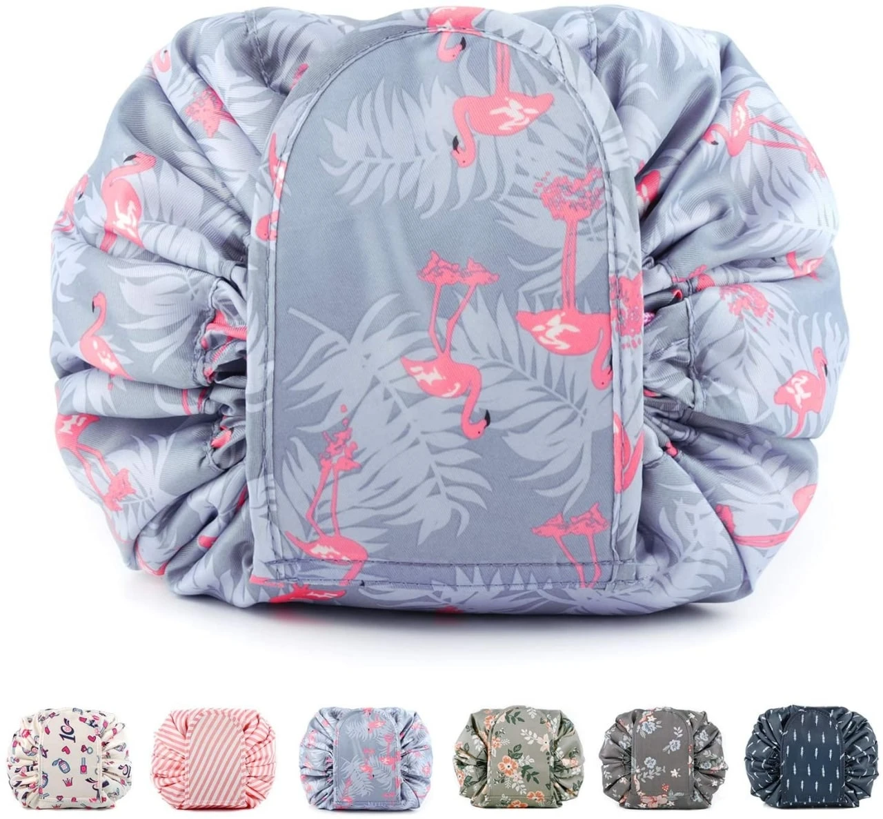 Organizador de maquillaje plegable gris con estampado de flamencos y hojas tropicales.