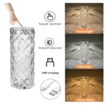 Lámpara de mesa cristal facetado recargable USB, control táctil, luz ajustable en tonos neutro, blanco y cálido.
