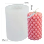 Molde de silicona blanco para velas de burbujas, 102mm alto, con vela rosa 72mm de referencia.