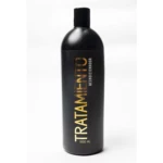Botella de 1000 ml de tratamiento acondicionador Keracate en envase negro cilíndrico con letras doradas, diseño profesional para alisado y control de frizz.