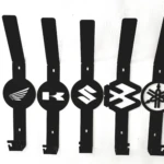 Percheros negros para colgar cascos de moto: Honda, Kawasaki, Suzuki, Yamaha.