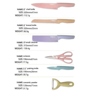 Set de 6 utensilios de cocina: cuchillos rosa/lila/verde, tijeras rosa, y pelador amarillo, con medidas.
