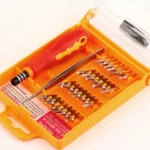 Set de destornillador de precisión HUSHE 32 en 1, color naranja y rojo, con puntas y pinzas metálicas en su estuche.