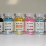 Seis ampollas de tratamiento capilar Plasma en diversos colores: marrón, azul, amarillo, rosa, celeste y morado.