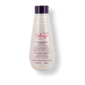 Botella de Tratamiento Capilar Fruto Salvaje, blanca con tapa morada, para todo tipo de cabello.