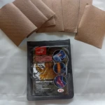 Parches analgésicos Hanel marrones texturizados con empaque negro que muestra aplicación en cuello, espalda y rodilla, 8 unidades.