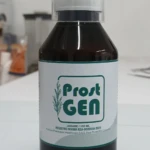 Frasco ámbar de jarabe ProstGEN, 150 ml, etiqueta blanca con letras verdes y logo, uso para crecimiento capilar.