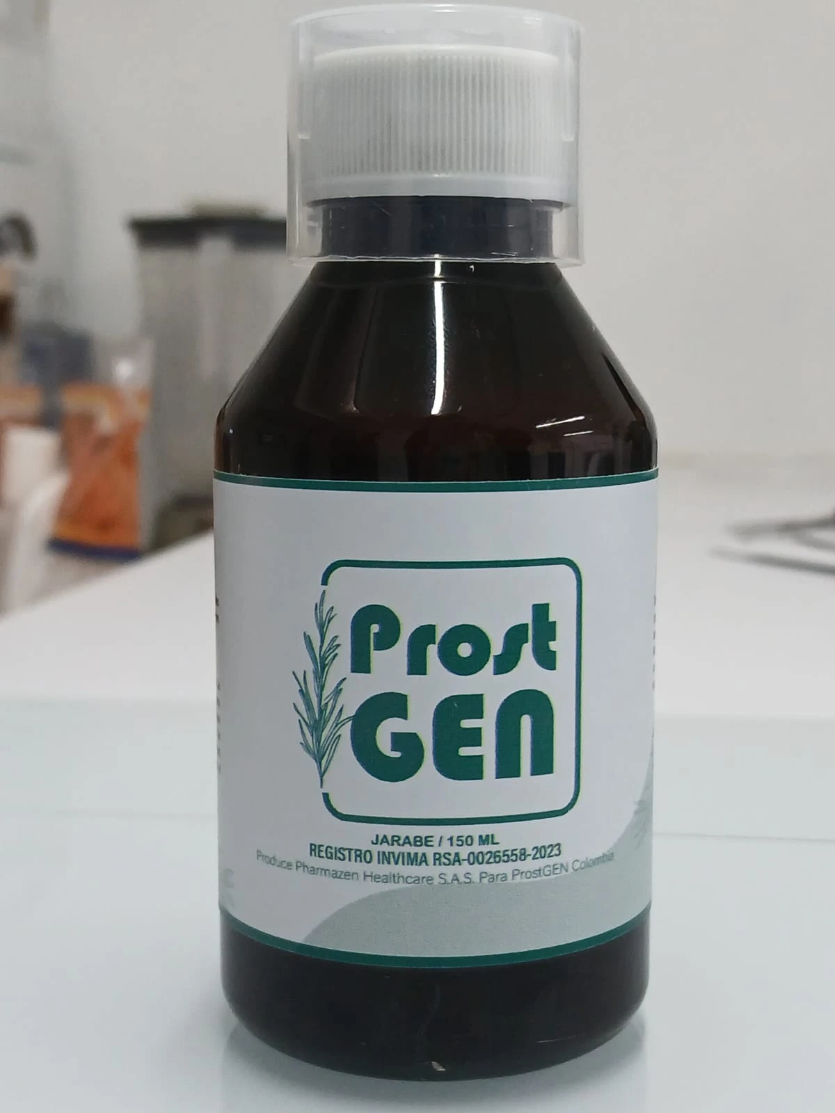 Frasco ámbar de jarabe ProstGEN, 150 ml, etiqueta blanca con letras verdes y logo, uso para crecimiento capilar.