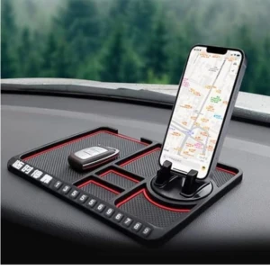 Tapete antideslizante para coche con soporte para celular y compartimento para llaves.
