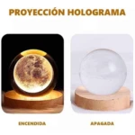 Lámpara de cristal esférica sobre base de madera circular; a la izquierda encendida con proyección de luna, a la derecha apagada mostrando transparencia.