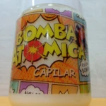 Tratamiento capilar concentrado Bomba Atómica con etiqueta cómic naranja, amarillo y detalles de explosión, aporta nutrición.