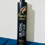 Botella negra de repolarizador capilar French's Gold Oil Total Repair 500ml, tratamiento con extractos naturales.
