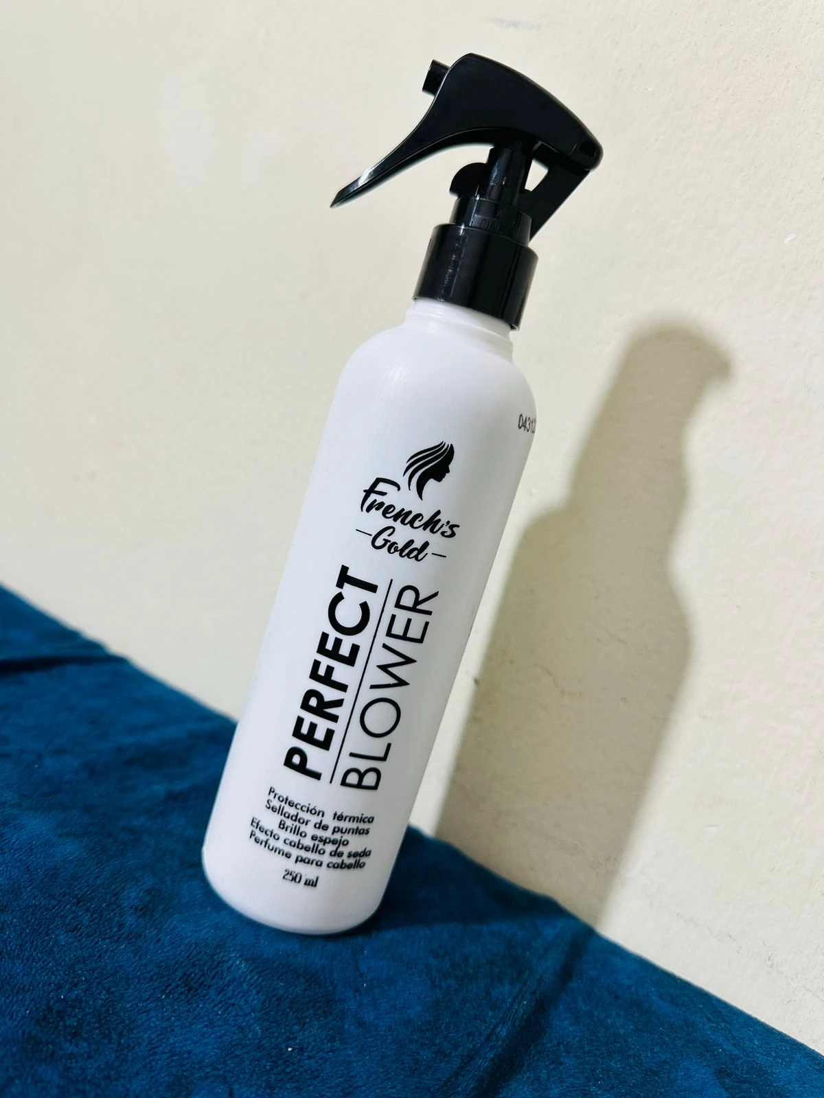 Spray termo protector capilar French's Gold Perfect Blower 250ml, sella puntas y da brillo.