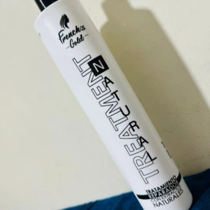 Botella blanca de tratamiento capilar French's Gold 500ml con texto negro, estilo moderno.