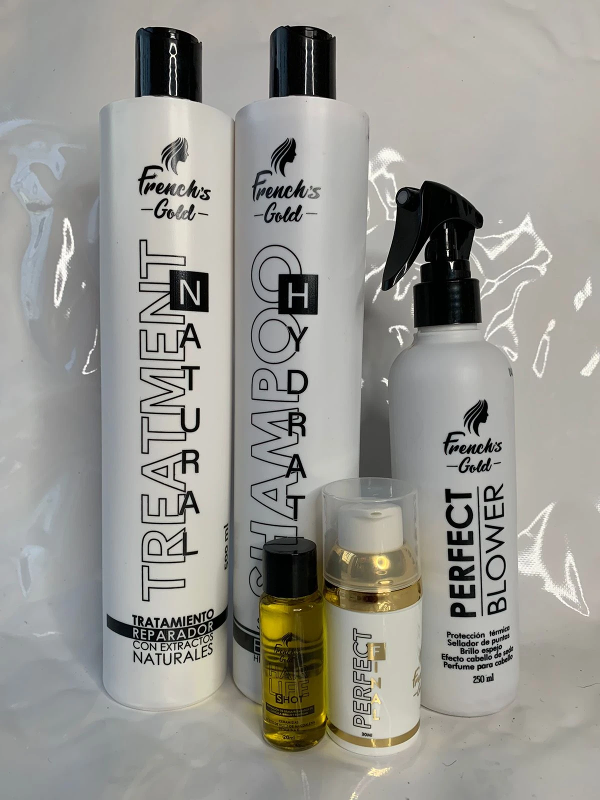 Kit de aseo capilar French's Gold: shampoo, tratamiento natural, spray protector y ampollas de seda.