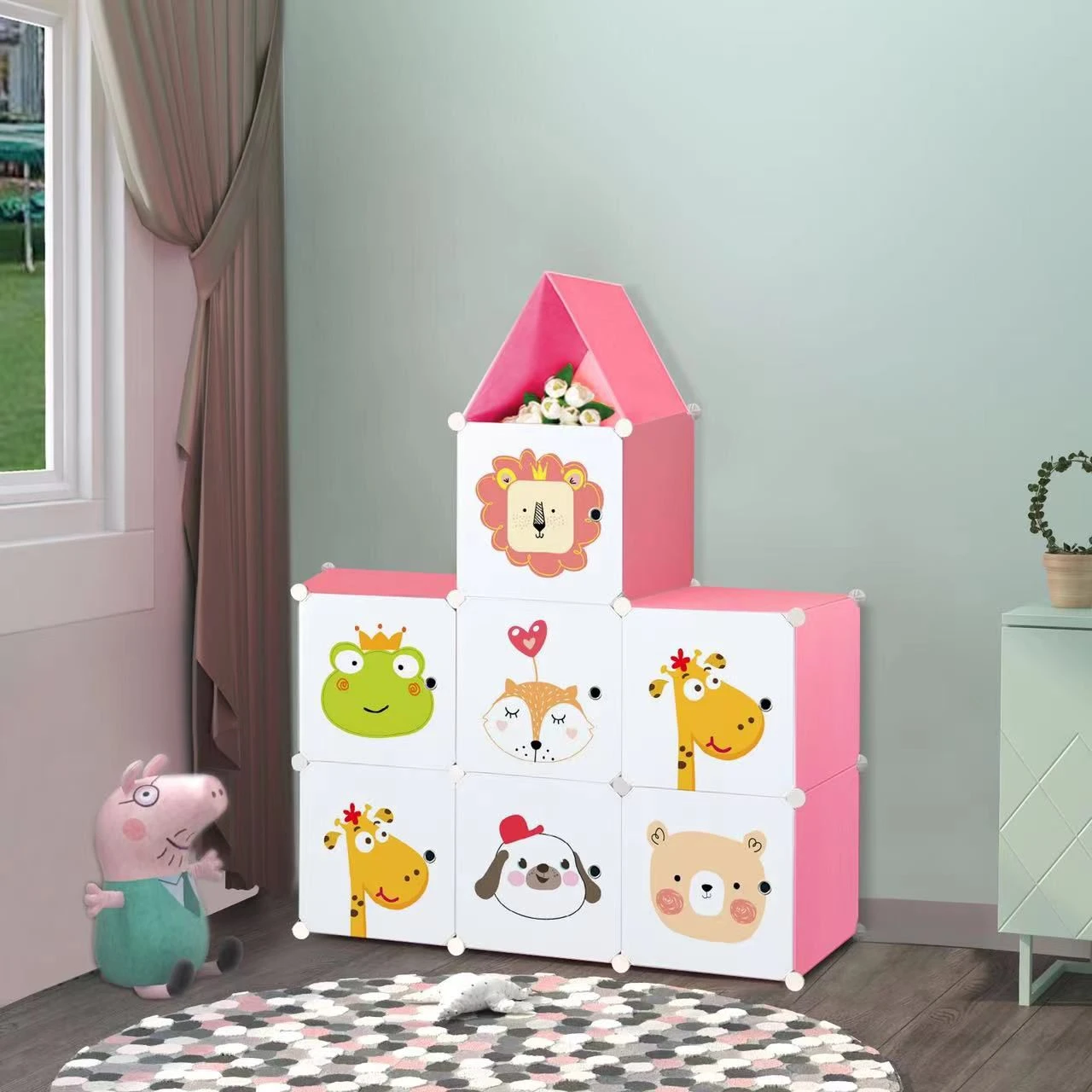 Armario organizador infantil rosa con cubos de animales, ideal para juguetes.