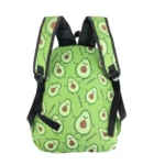 Morral infantil verde claro con patrón de aguacates sonrientes caminando y texto repetido. Espalda con correas negras ajustables.