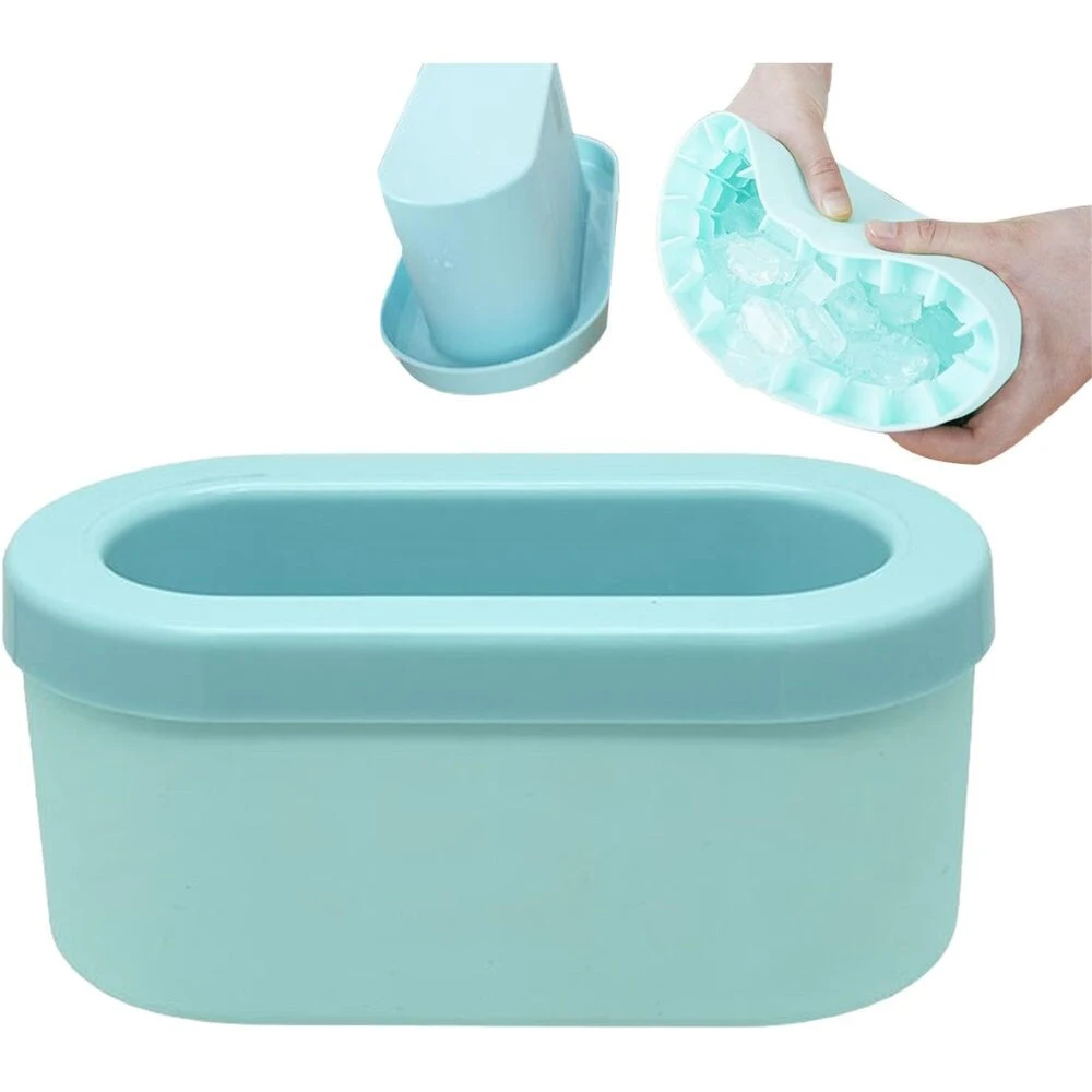 Molde para hielo ovalado azul de silicona flexible con compartimentos para cubos pequeños.