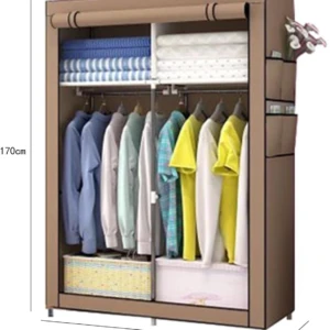 Armario organizador de ropa plegable color café con compartimentos y ropa colgada.