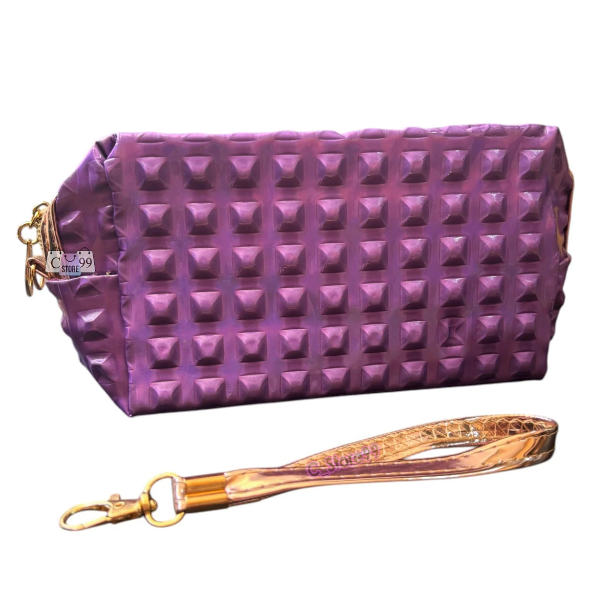 Cartuchera morada con relieve de pirámides y correa dorada, para cosméticos.