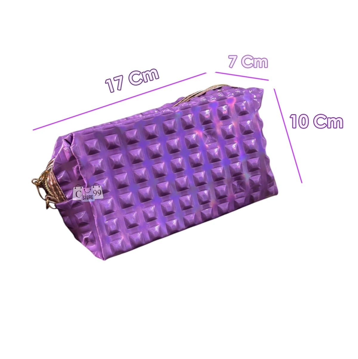 Cartuchera/cosmetiquera morada holográfica con textura piramidal, mide 17x7x10 cm.
