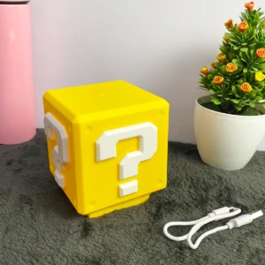 Lámpara LED USB en forma de bloque amarillo de Super Mario, con signo de interrogación blanco, ideal para gamers.