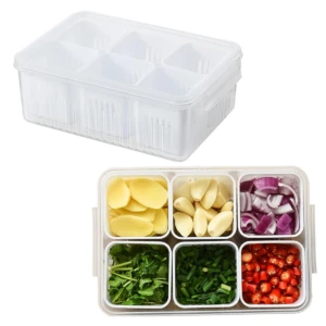 Organizador multipropósito transparente con tapa y seis recipientes internos removibles, conteniendo jengibre, ajo, cebolla, cilantro, cebollín y ají.