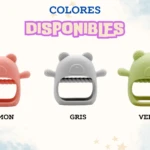 Rasca encías de silicona suave para bebé en forma de oso disponible en salmón, gris y verde.
