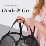 Mujer rubia sosteniendo cesta de malla negra plegable para lavandería, con texto "easy transport Grab & Go".