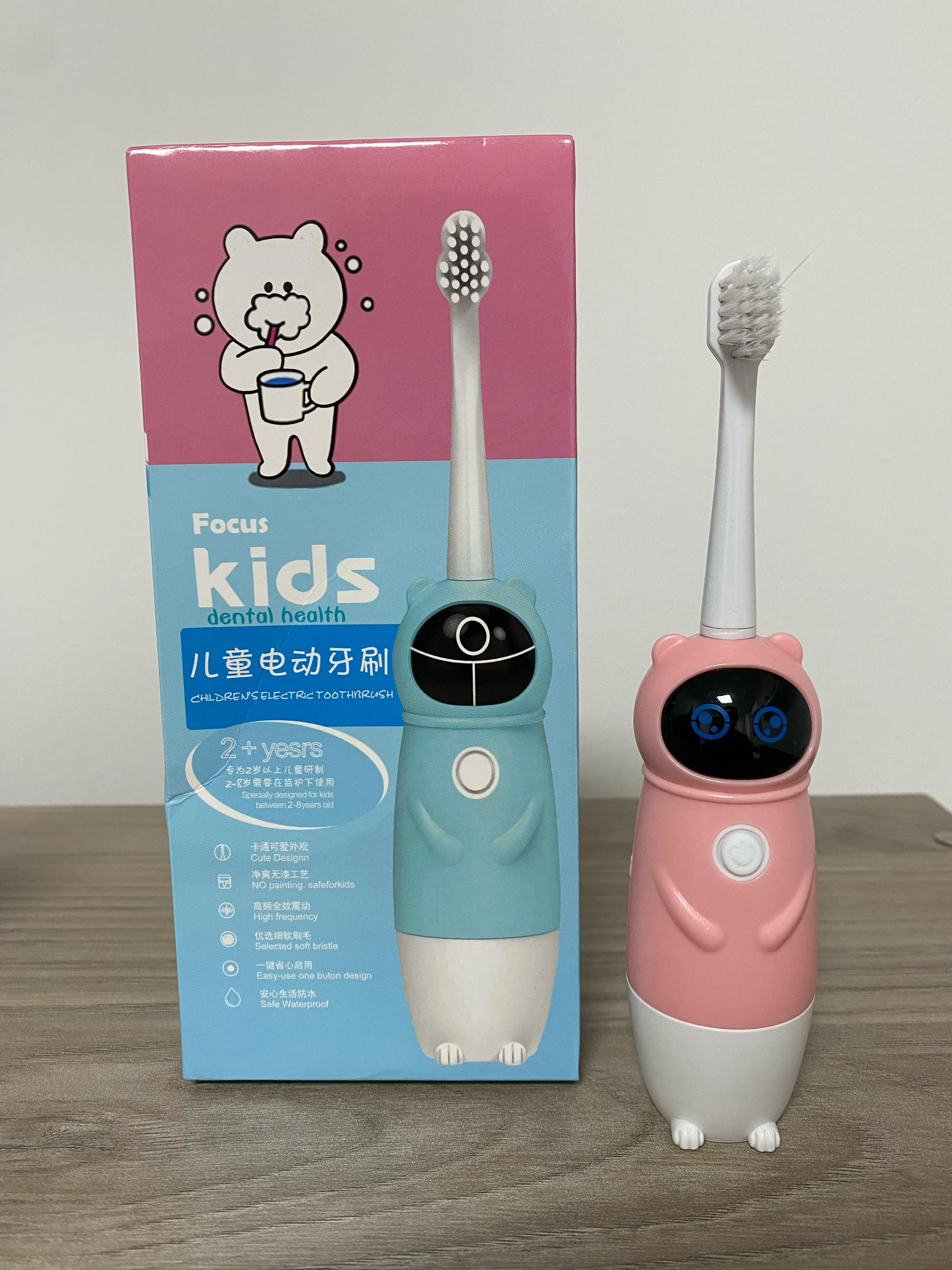 Cepillo dental eléctrico infantil rosa con diseño de robot, ideal para niños de 2 a 8 años.