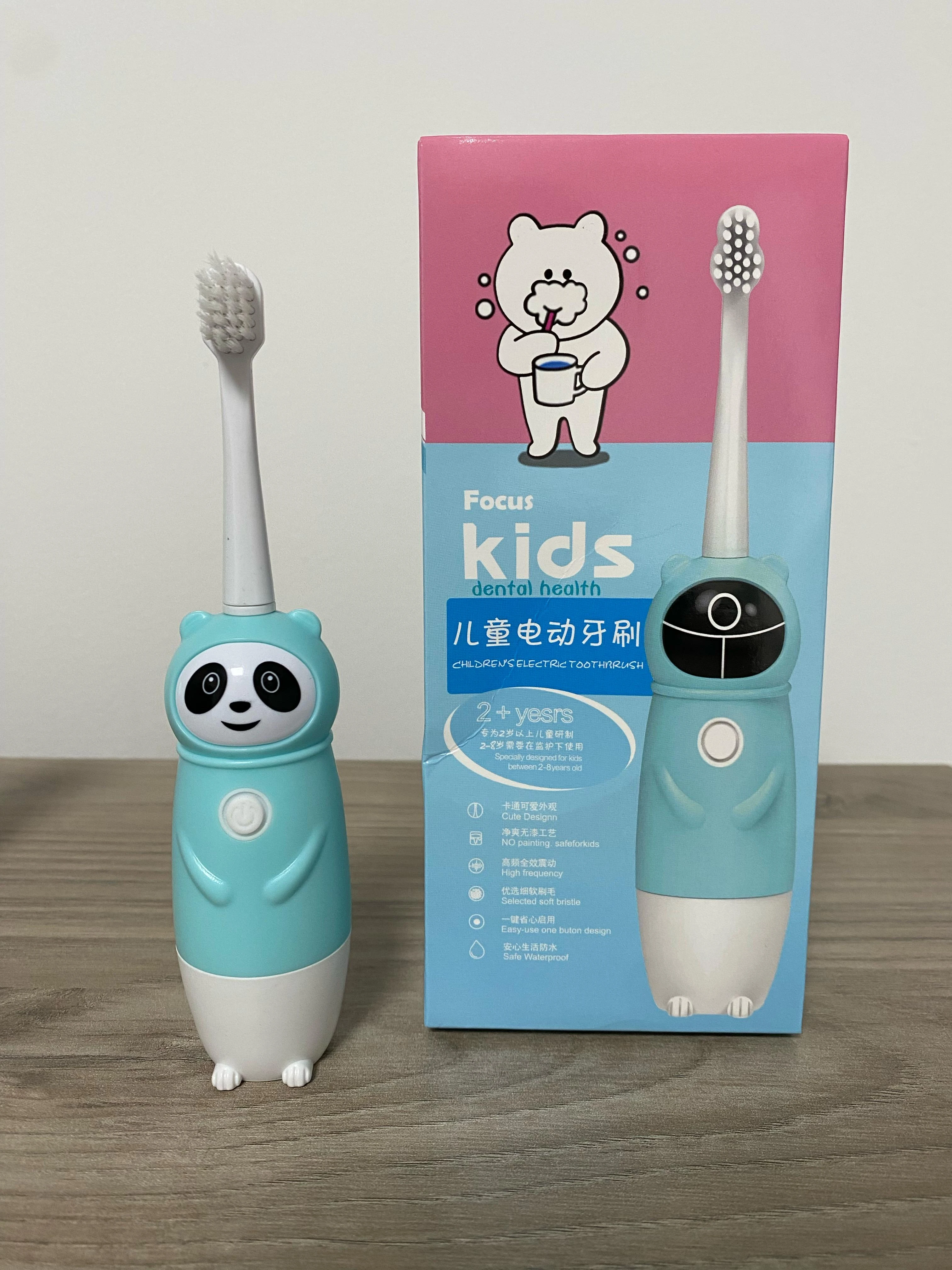 Cepillo de dientes eléctrico infantil Focus Kids azul con diseño de panda, ideal para niños de 2 a 8 años.