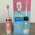 Cepillo de dientes eléctrico infantil Focus Kids, modelo panda rosa y modelo azul, con caja.