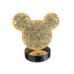 Lámpara LED de mesa con silueta Mickey Mouse, luz amarilla cálida, cristal acrílico facetado y base negra brillante.