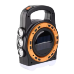 Linterna solar negra y naranja con 3 luces frontales LED y panel solar circular.