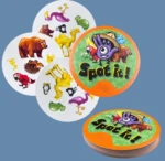 Juego Spot It con cartas de animales y logo, pila de discos, ideal para niños.