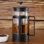 Cafetera prensa francesa de vidrio borosilicato 600 ml con soporte negro y asa, ideal para café.