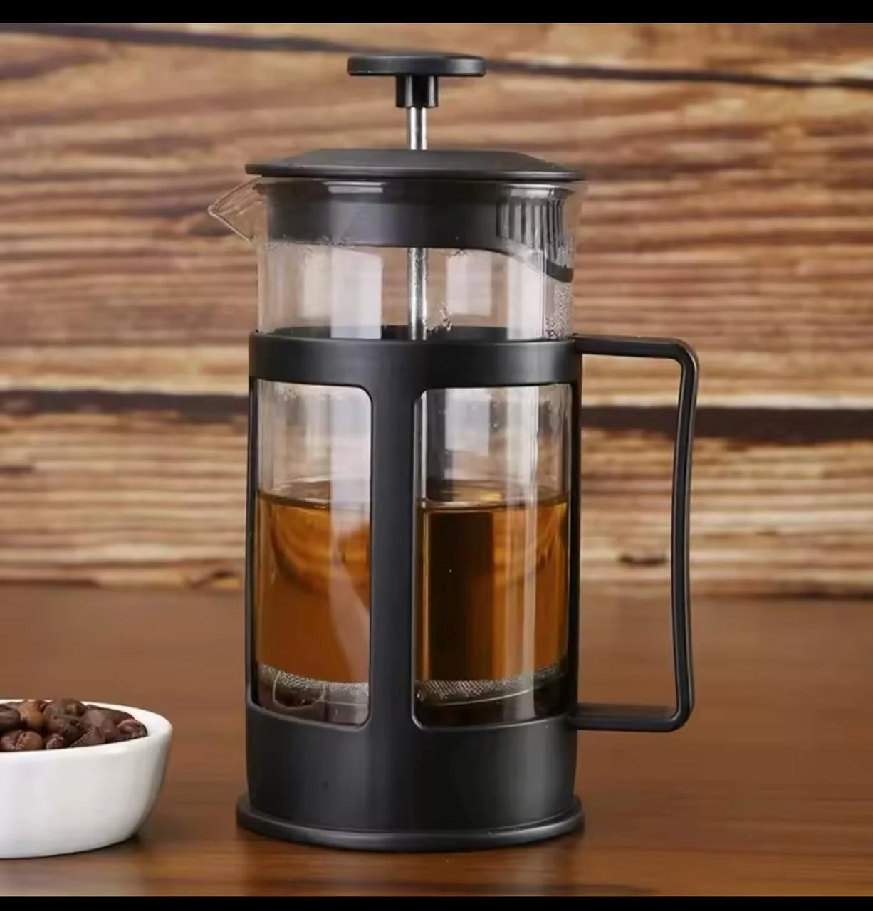 Cafetera prensa francesa de vidrio borosilicato 600 ml con soporte negro y asa, ideal para café.